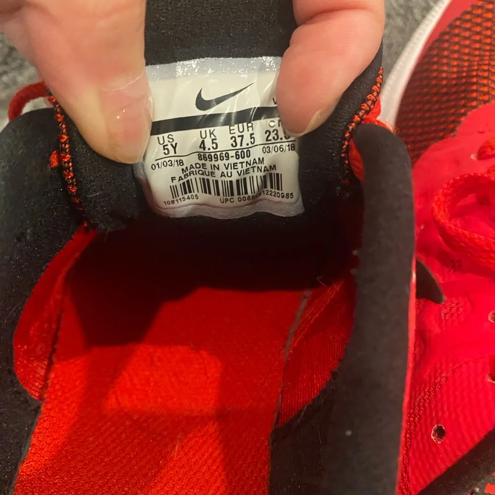 BARELY USED NIKES - Picture 5 of 5
